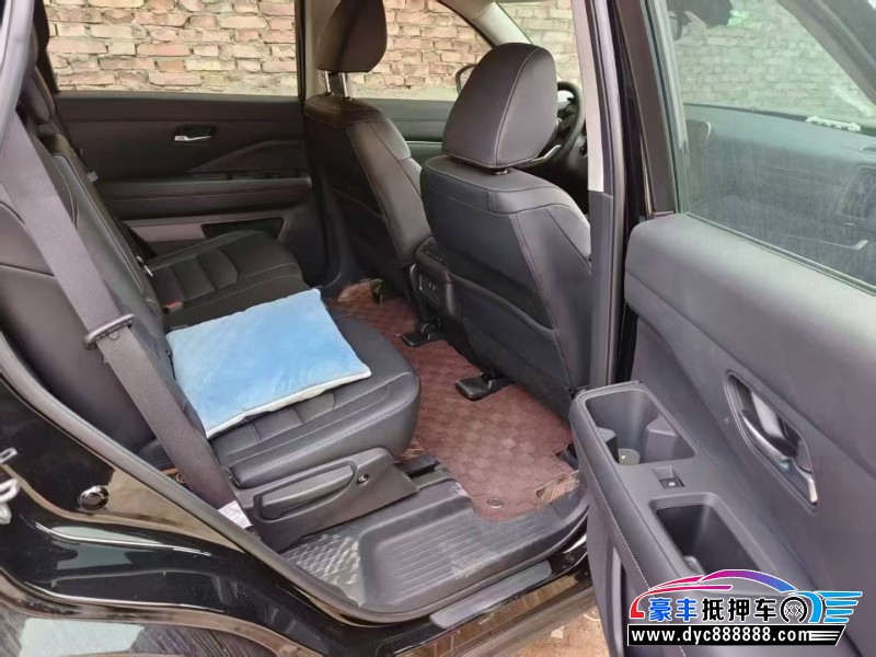 24年日产探陆轿车抵押车出售