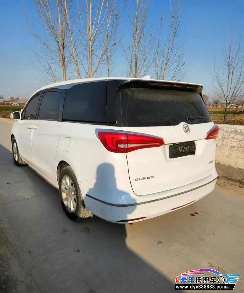 17年别克GL8轿车抵押车出售