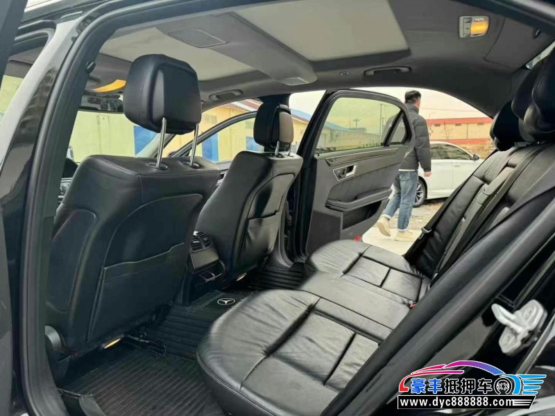 13年奔驰E轿车抵押车出售