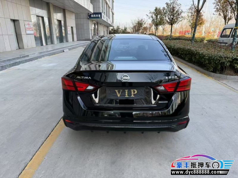 22年日产天籁轿车抵押车出售