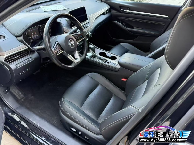 22年日产天籁轿车抵押车出售