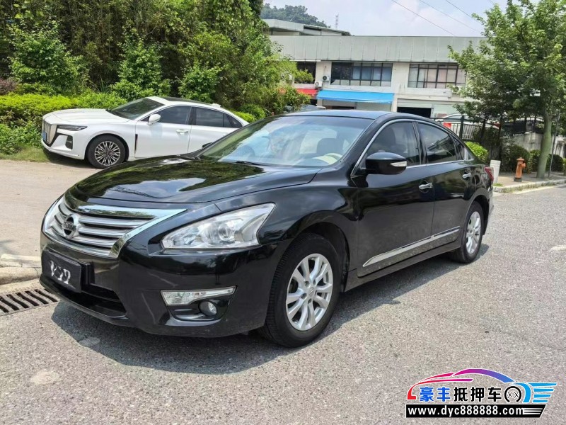 13年日产天籁轿车抵押车出售