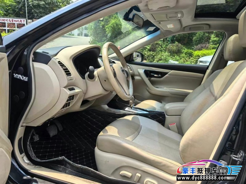 13年日产天籁轿车抵押车出售