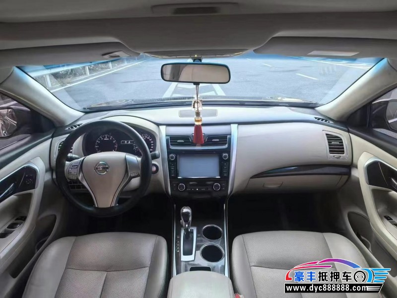 14年日产天籁轿车抵押车出售