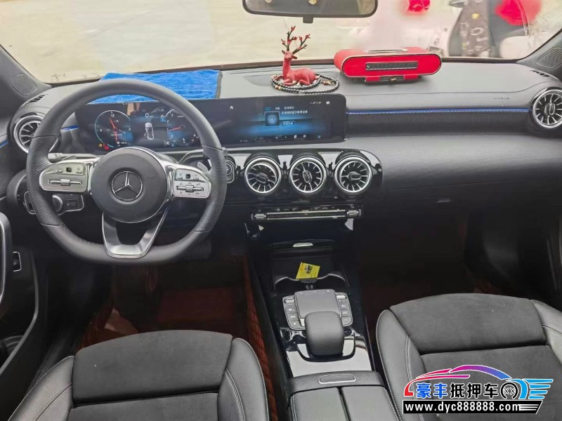 22年奔驰A轿车抵押车出售