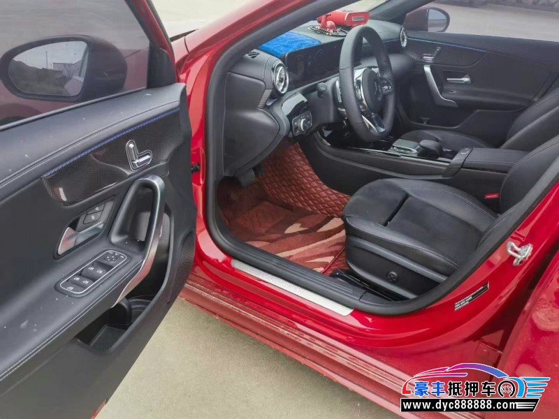 22年奔驰A轿车抵押车出售