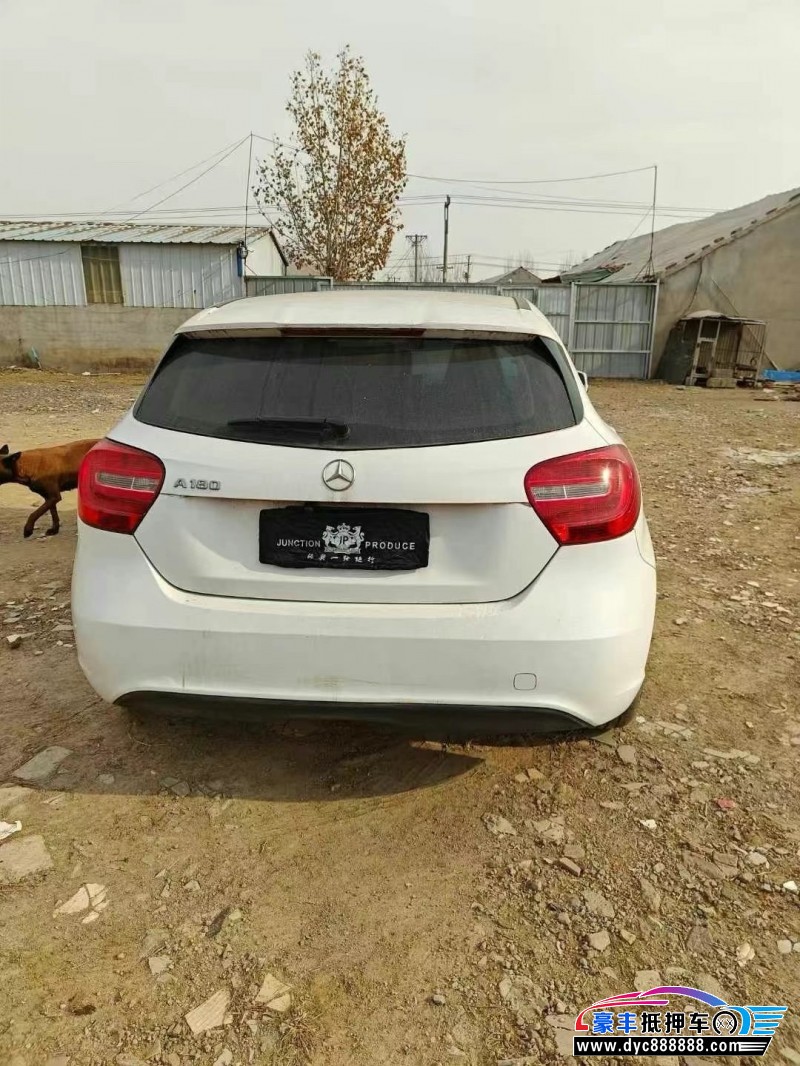 14年奔驰A轿车抵押车出售