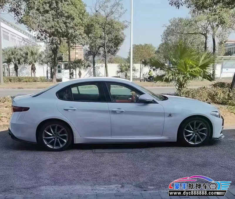 19年阿尔法·罗密欧Giulia轿车抵押车出售