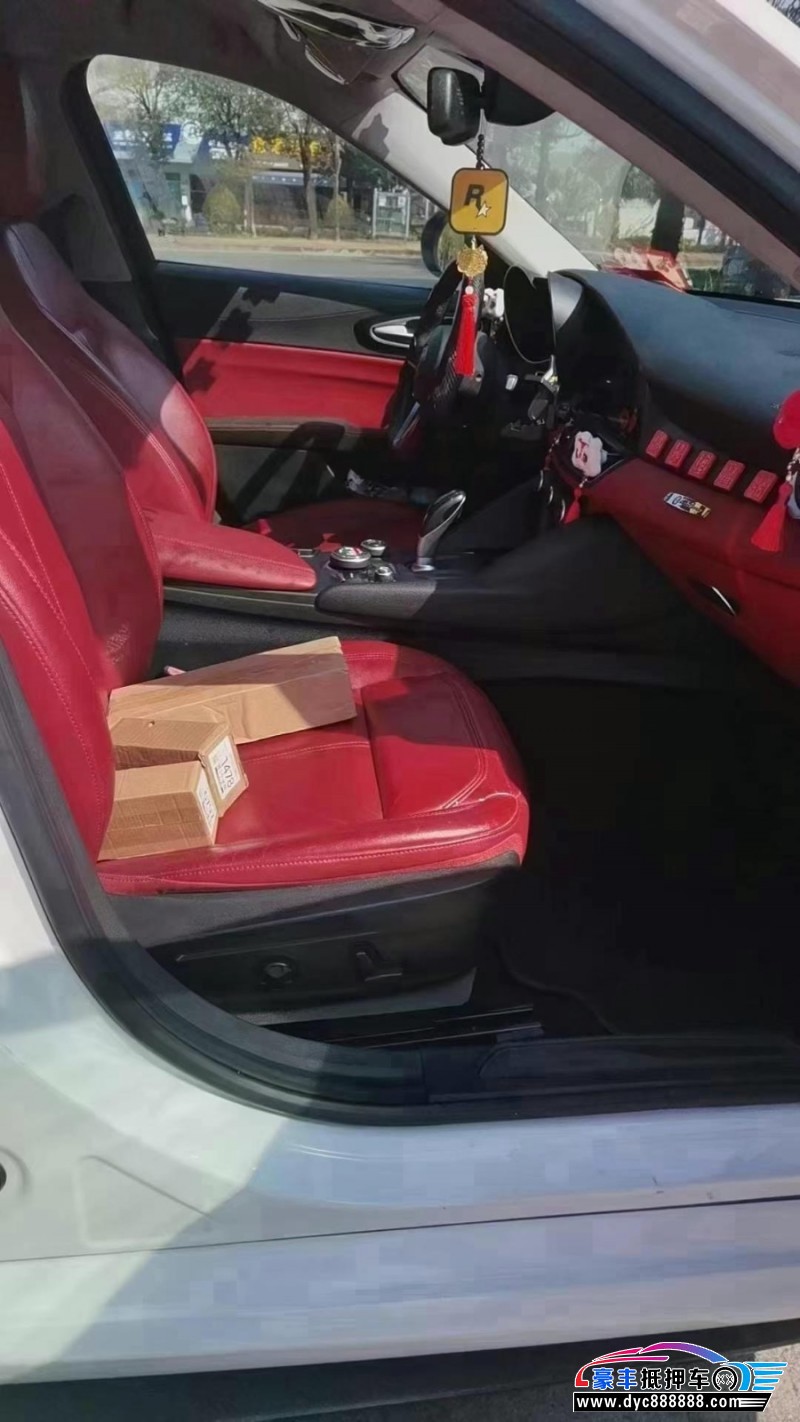 19年阿尔法·罗密欧Giulia轿车抵押车出售