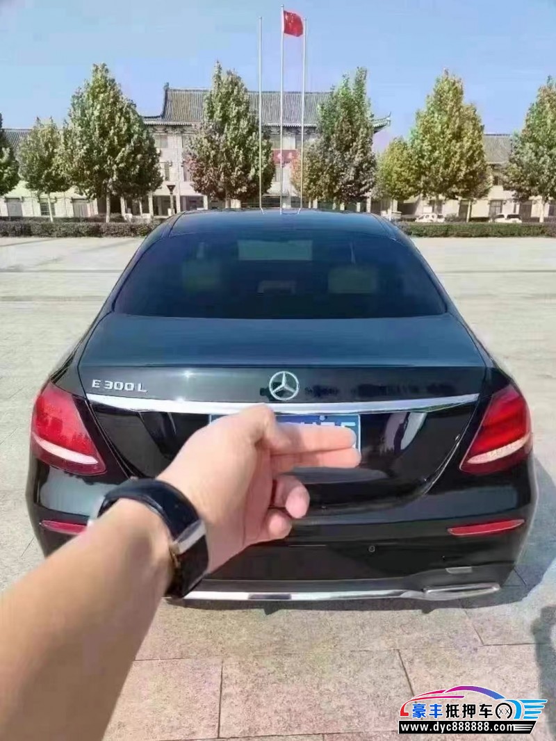 17年奔驰E轿车抵押车出售