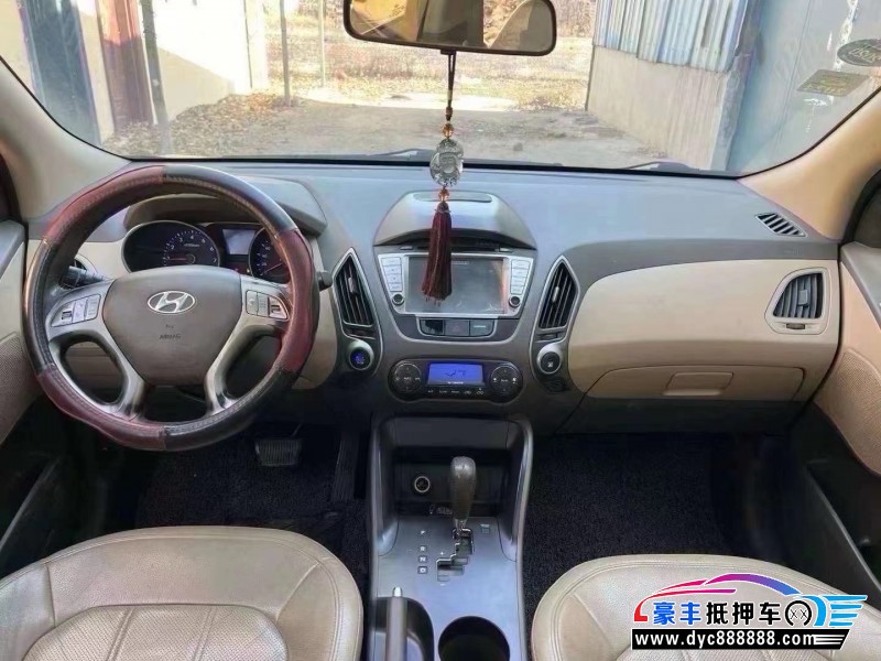 12年现代ix35轿车抵押车出售