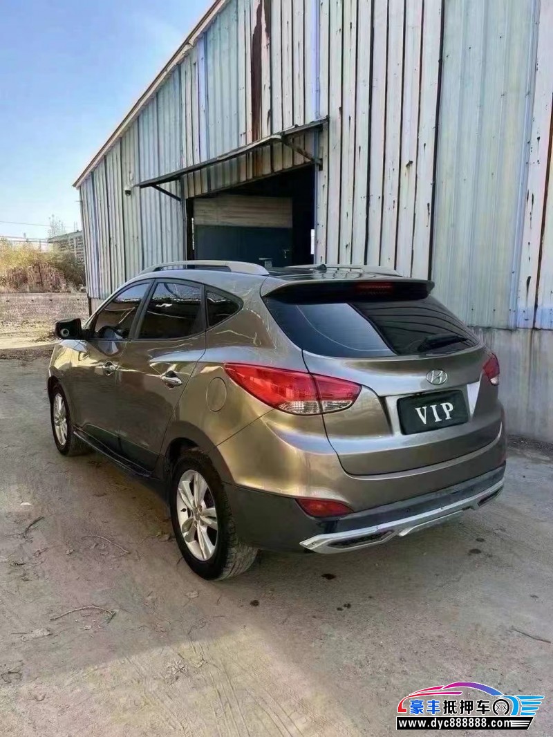 13年现代ix35轿车抵押车出售