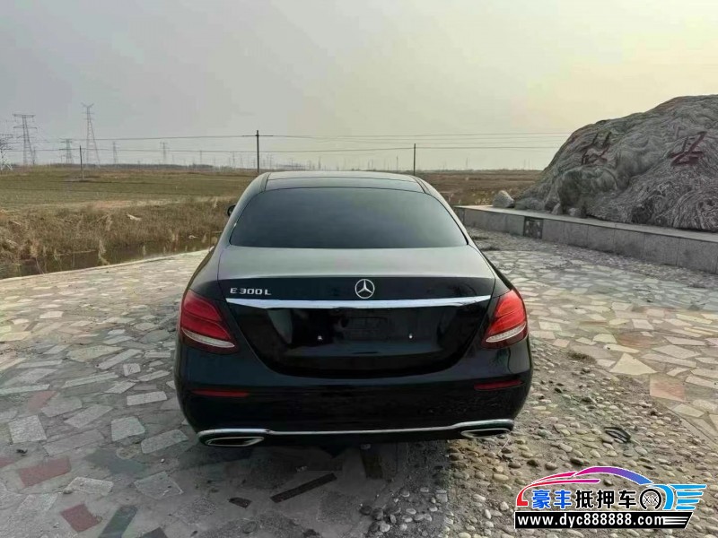 17年奔驰E轿车抵押车出售