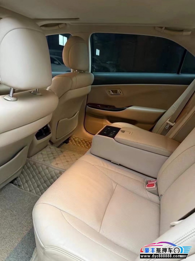 11年丰田皇冠轿车抵押车出售