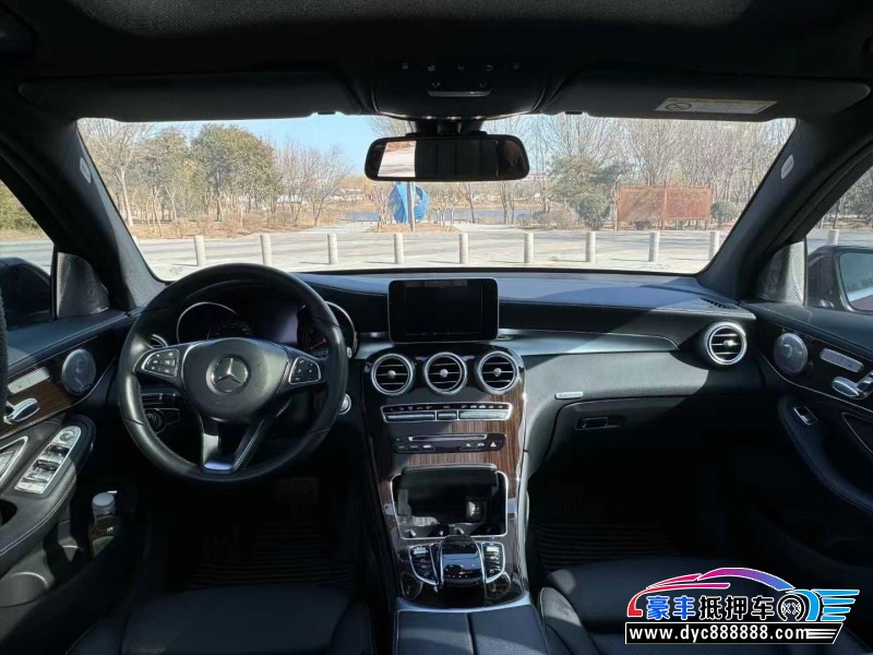 18年奔驰GLC轿车抵押车出售