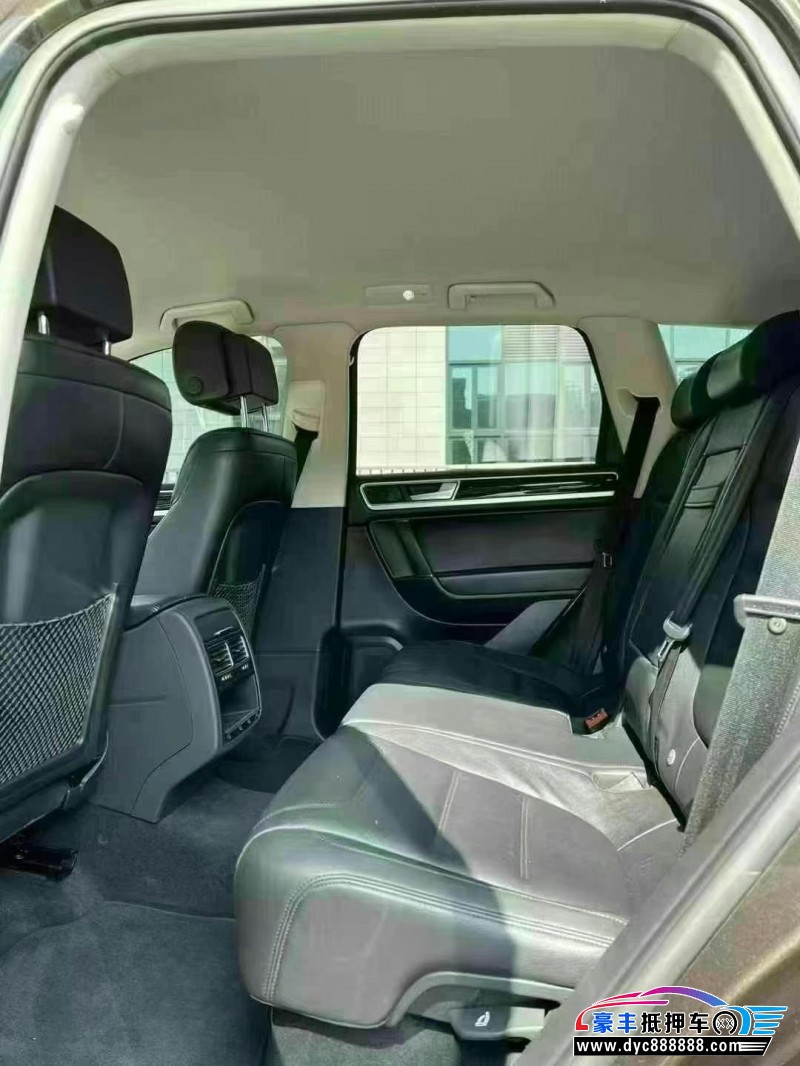 17年大众途锐轿车抵押车出售