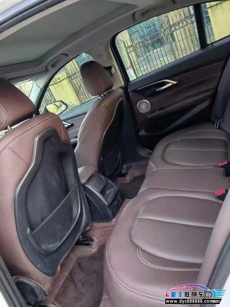 21年宝马1系轿车抵押车出售