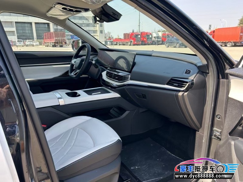 25年奇瑞舒享家轿车抵押车出售