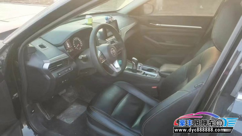 22年日产天籁轿车抵押车出售