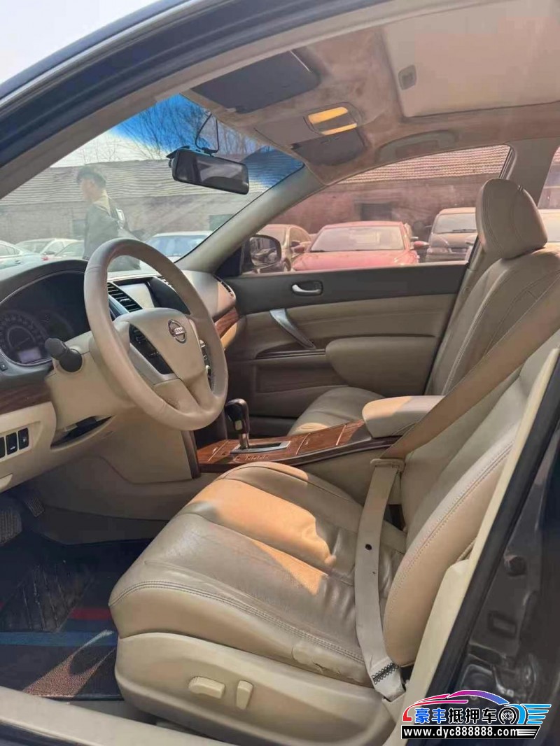 12年日产天籁轿车抵押车出售