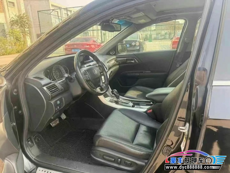 16年本田雅阁轿车抵押车出售