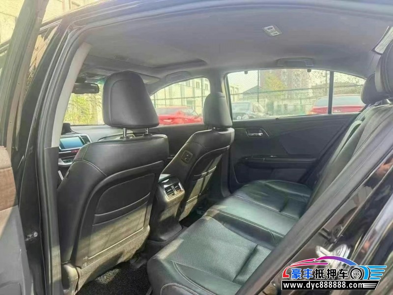 16年本田雅阁轿车抵押车出售