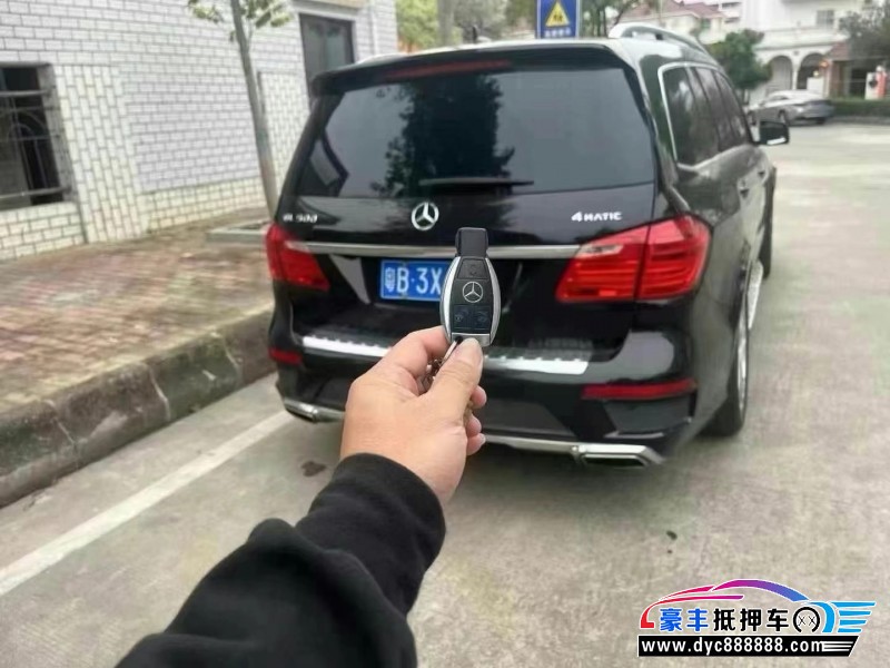 17年奔驰GL轿车抵押车出售