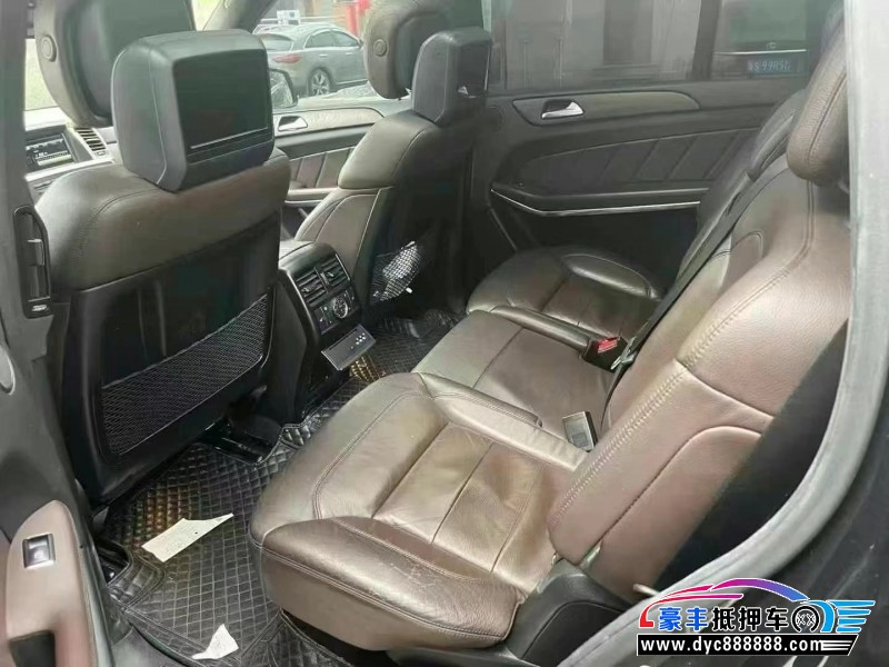 17年奔驰GL轿车抵押车出售