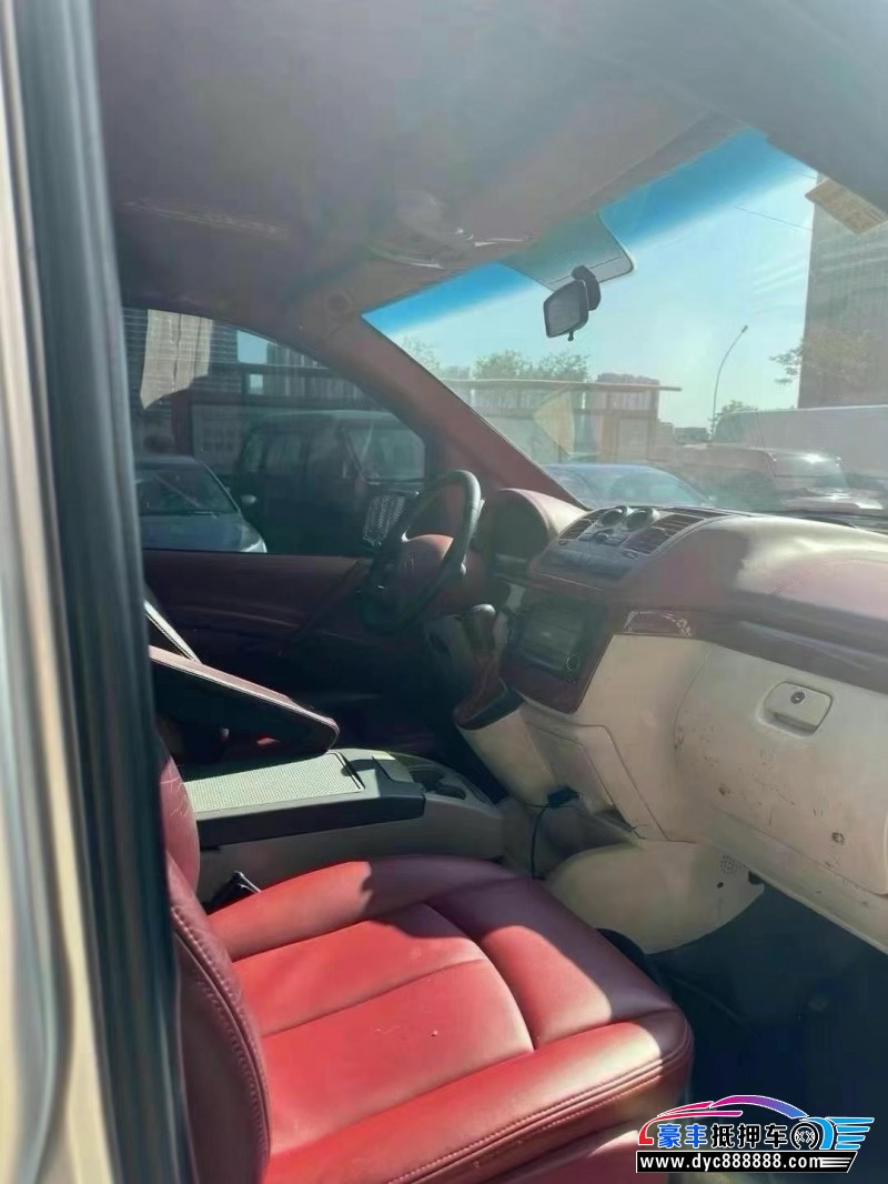 13年奔驰威霆轿车抵押车出售