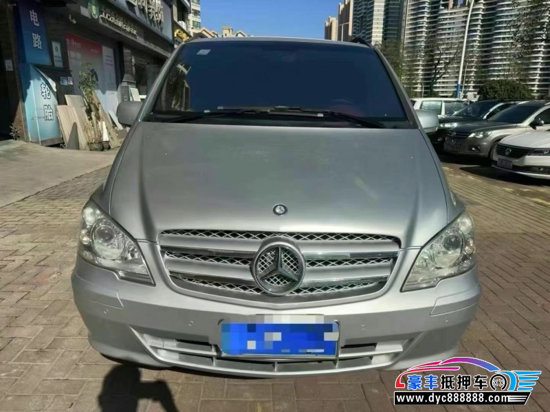 13年奔驰威霆轿车抵押车出售