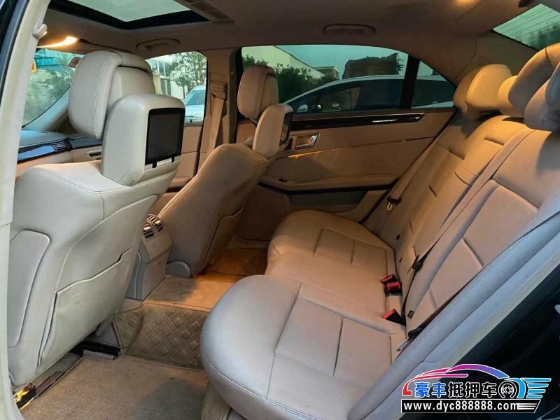 13年奔驰E轿车抵押车出售