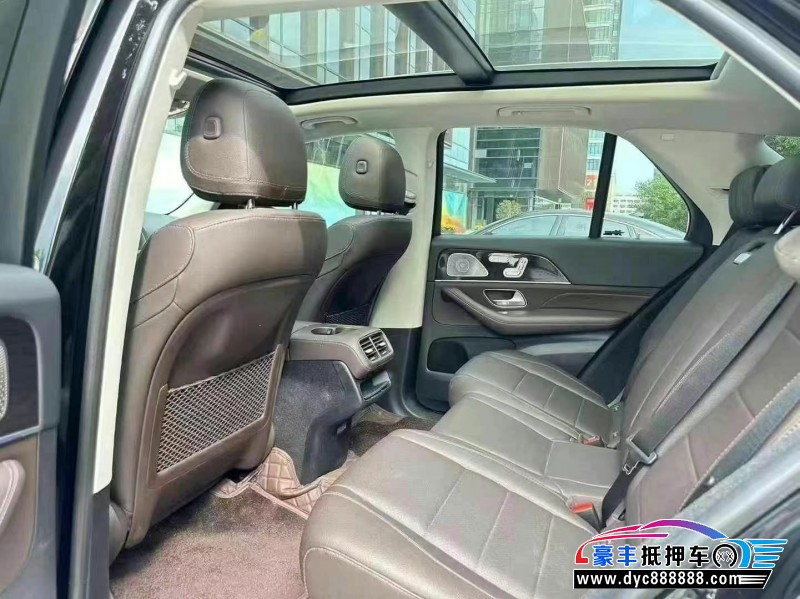 23年奔驰GL轿车抵押车出售