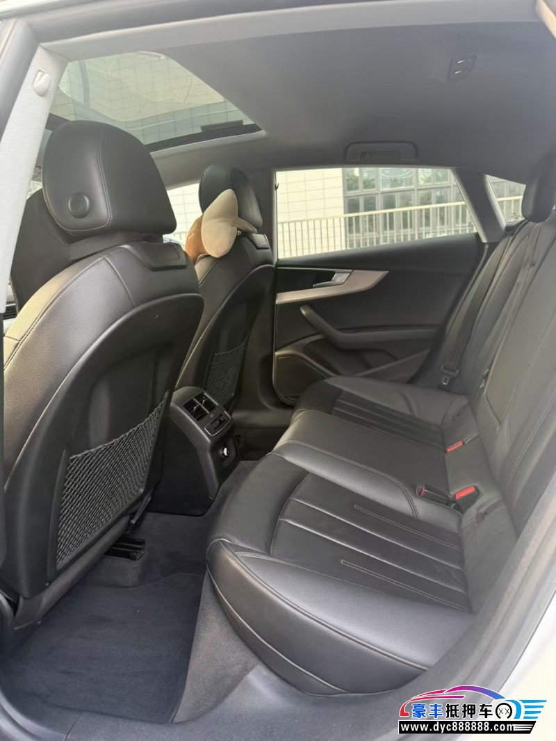 19年奥迪A5轿车抵押车出售