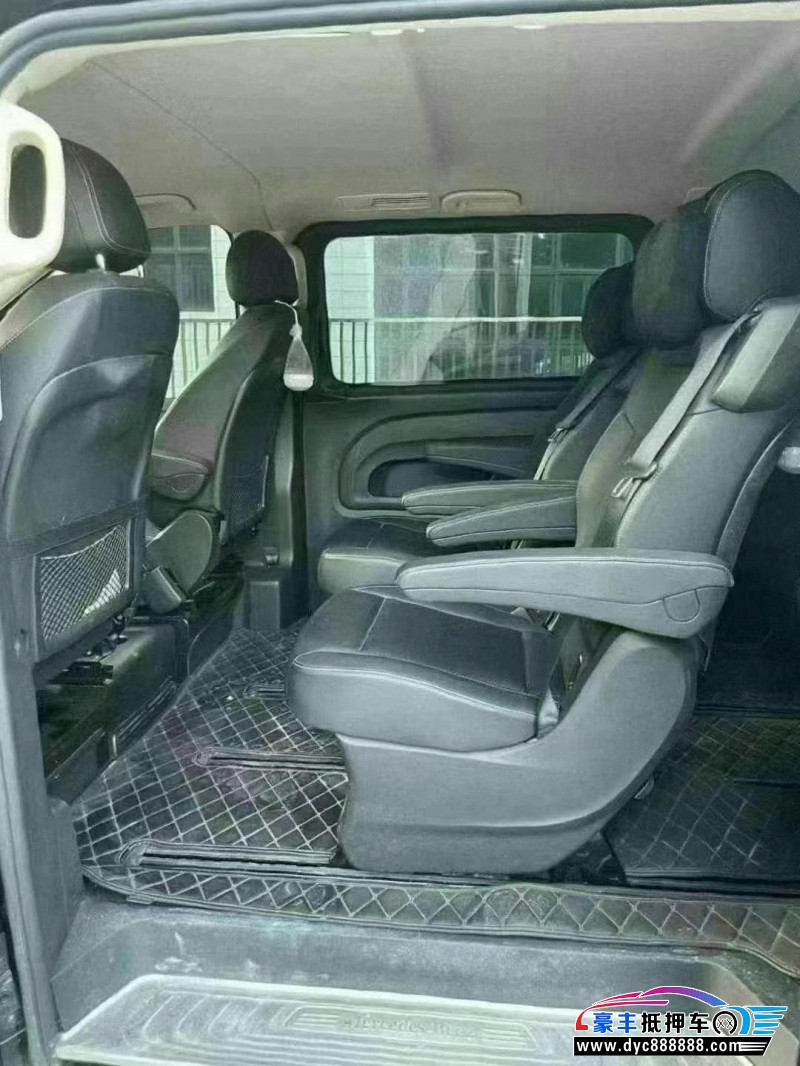 18年奔驰威霆轿车抵押车出售