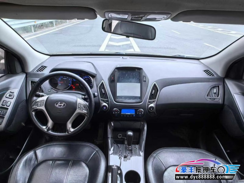 11年现代ix35轿车抵押车出售