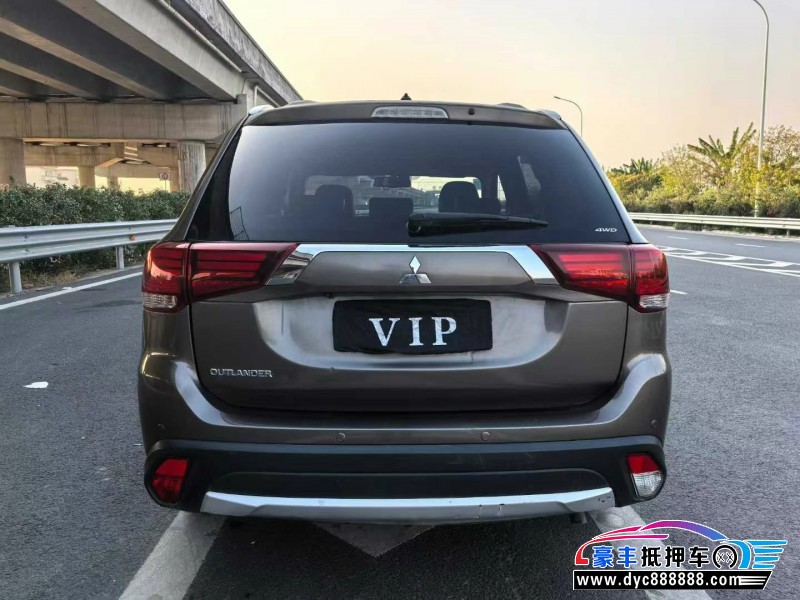 16年三菱欧蓝德轿车抵押车出售