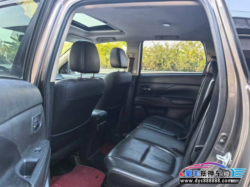 16年三菱欧蓝德轿车抵押车出售