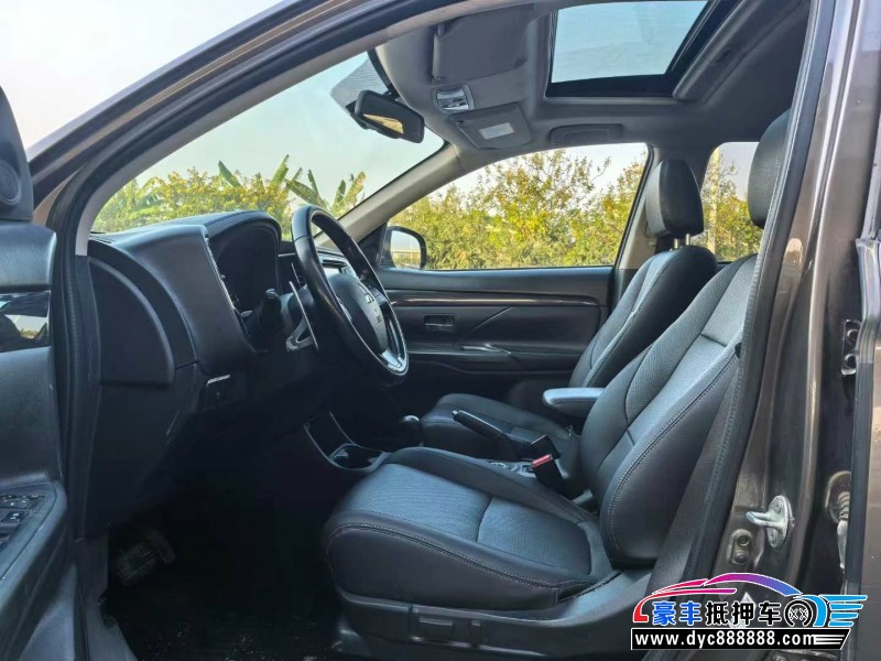 16年三菱欧蓝德轿车抵押车出售