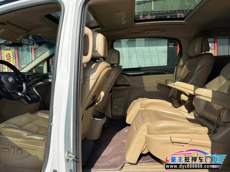 17年别克GL8轿车抵押车出售