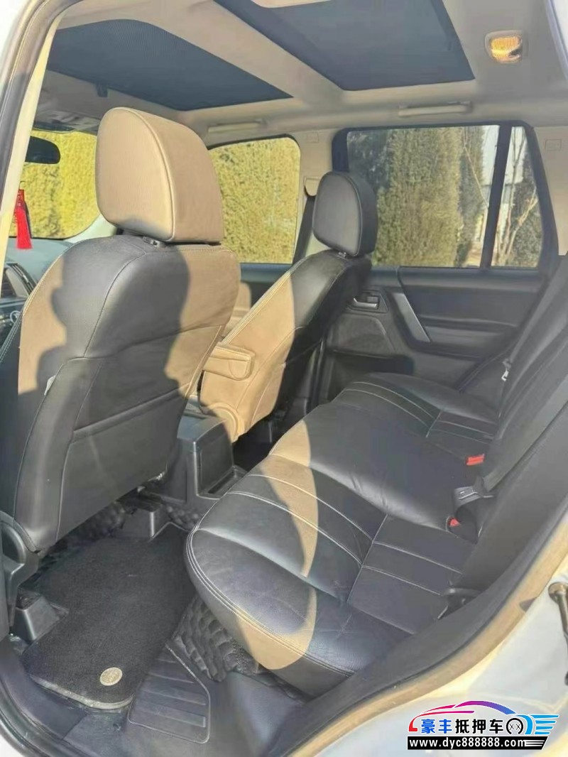 14年路虎神行者轿车抵押车出售