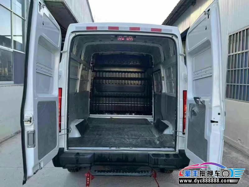 24年依维柯得意轿车抵押车出售