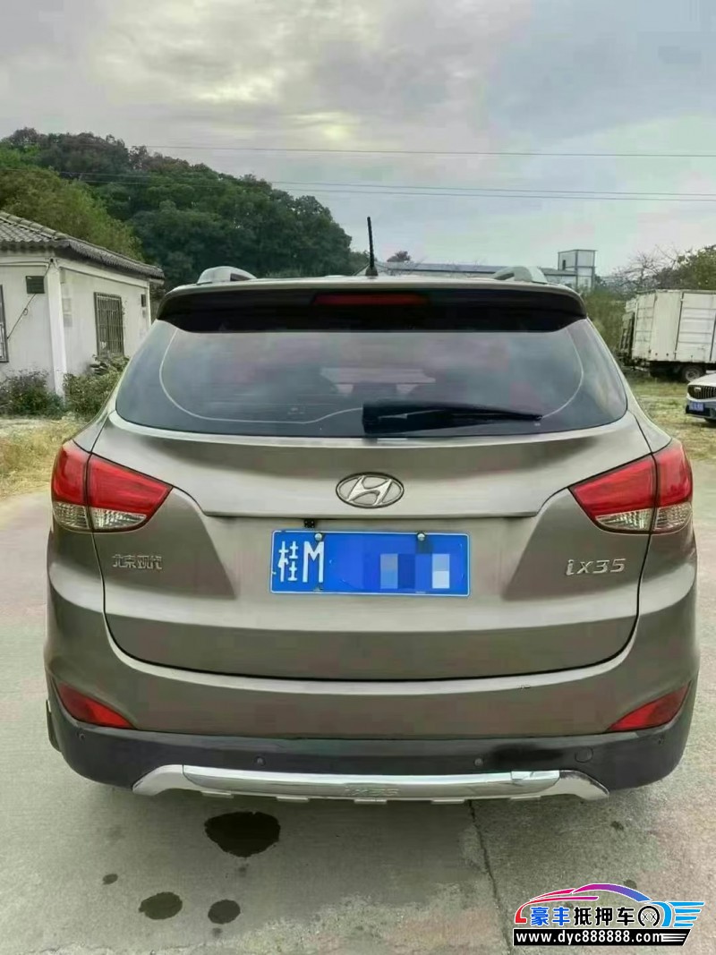13年现代ix35轿车抵押车出售