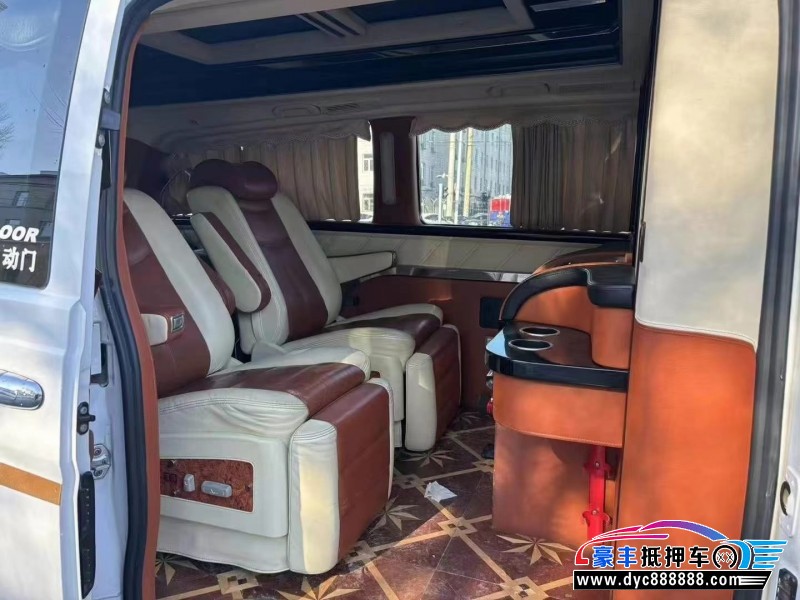 14年奔驰威霆轿车抵押车出售