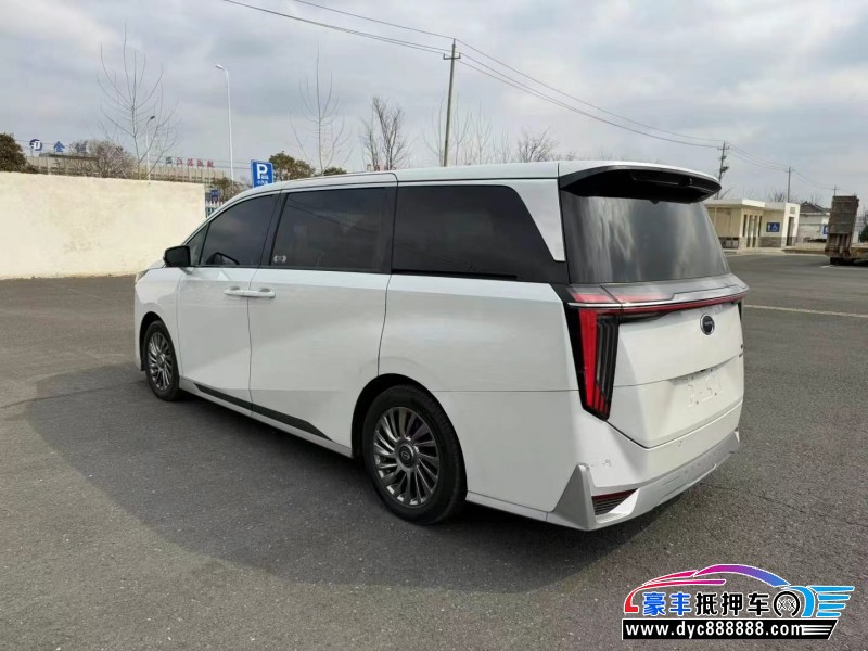 23年传祺M8轿车抵押车出售