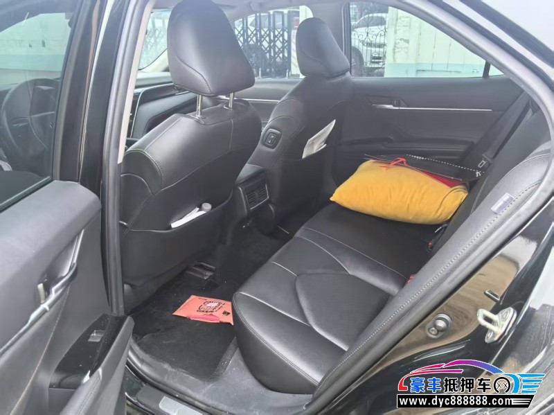 22年丰田凯美瑞轿车抵押车出售