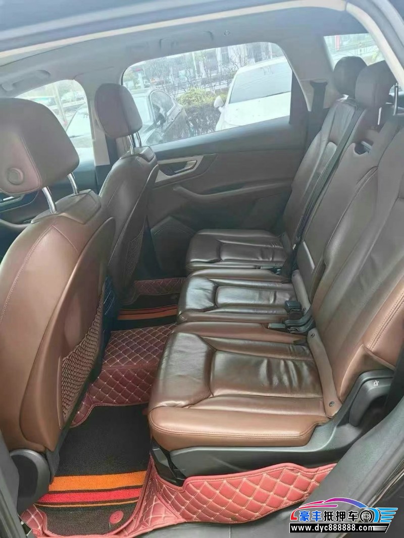 17年奥迪Q7轿车抵押车出售