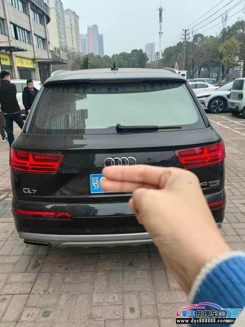 17年奥迪Q7轿车抵押车出售