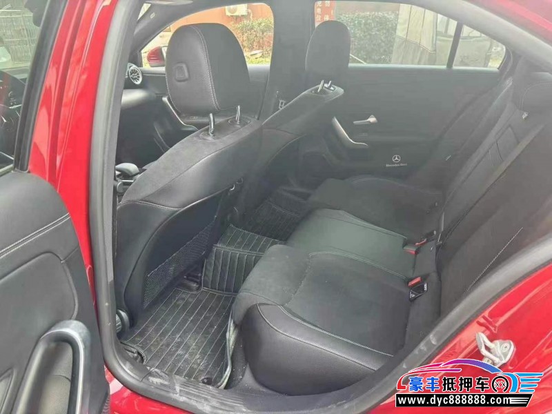 23年奔驰A轿车抵押车出售