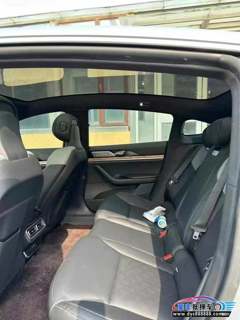 23年哪吒S轿车抵押车出售