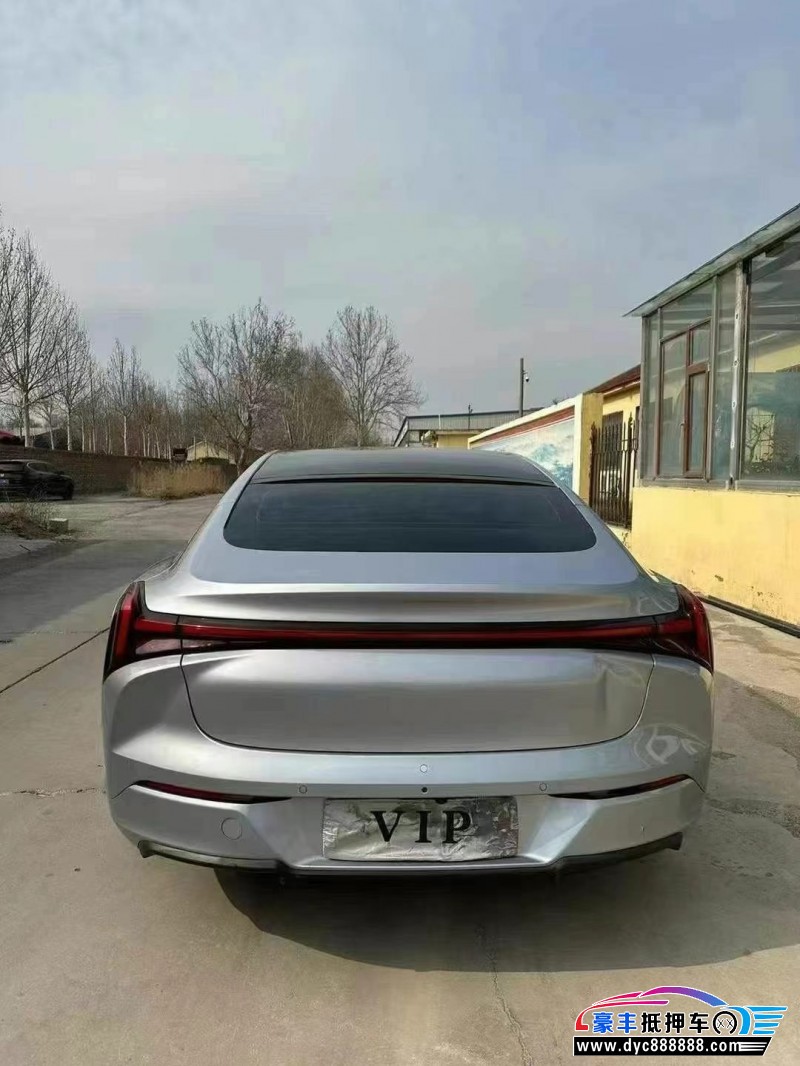 23年哪吒S轿车抵押车出售